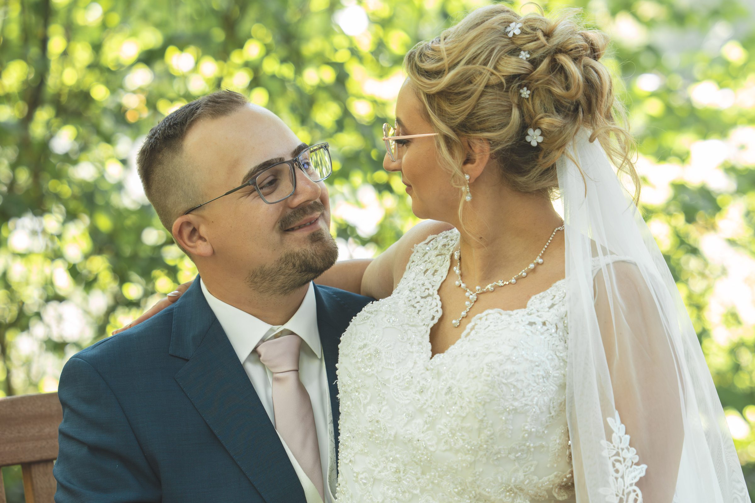 Michelle & Christian beim Brautpaarshooting im Schlosspark Herrnsheim in Worms